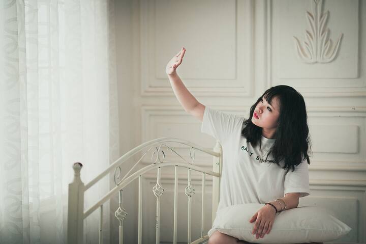 সকালে উঠতে খুব অসুবিধা হয়? নানা 'রেজোলিউশন' নিয়েও লাভ হয়নি? বদলানোর উপায় রয়েছে, বলছেন চিকিৎসকরা। শুধু কয়েকটি দিকে নিয়মিত খেয়াল রাখা দরকার।