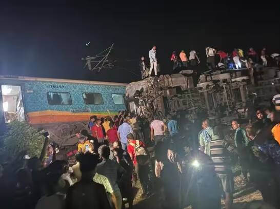 odisha-train-accident-express-train-met-with-an-accident-near-bahanaga-railway-station-in-balasore Odisha Train Accident: ਓਡੀਸ਼ਾ ਦੇ ਬਾਲਾਸੋਰ 'ਚ ਵਾਪਰਿਆ ਟਰੇਨ ਹਾਦਸਾ, ਕੋਰੋਮੰਡਲ ਟਰੇਨ ਪਟੜੀ ਤੋਂ ਉਤਰੀ,  50 ਦੀ ਮੌਤ, 100 ਤੋਂ ਵੱਧ ਜ਼ਖਮੀ