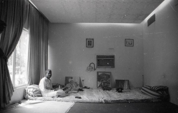 அடுத்த ஐந்து ஆண்டுகளில் 100க்கும் மேற்பட்ட படங்களுக்கு இசையமைத்து தமிழ் ரசிகர்களின் முடிசூடா மன்னராக வலம் வந்தார்.