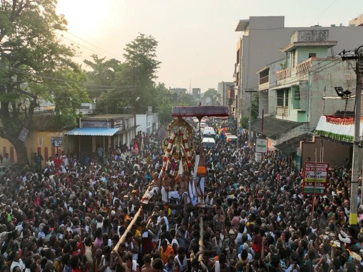 kanchipuram varadaraja perumal temple vaikasi brahmotsavam 2023 garuda sevai kanchipuram TNN Kanchi Brahmotsavam: காஞ்சியில் பக்தர்கள் அலையில் கருட சேவை ..பரவசம் அடைந்த பக்தர்கள்..!