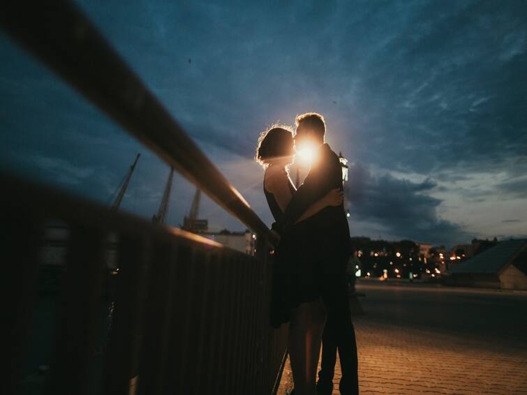 Relationship Tips: Know how to impress your crush in first meeting try these 5 tricks Relationship Tips: તમારા ક્રશને પ્રથમ મુલાકાતમાં જ બનાવવા માંગો છો દીવાના... તો ટ્રાઇ કરો આ 5 જબરદસ્ત ટ્રિક