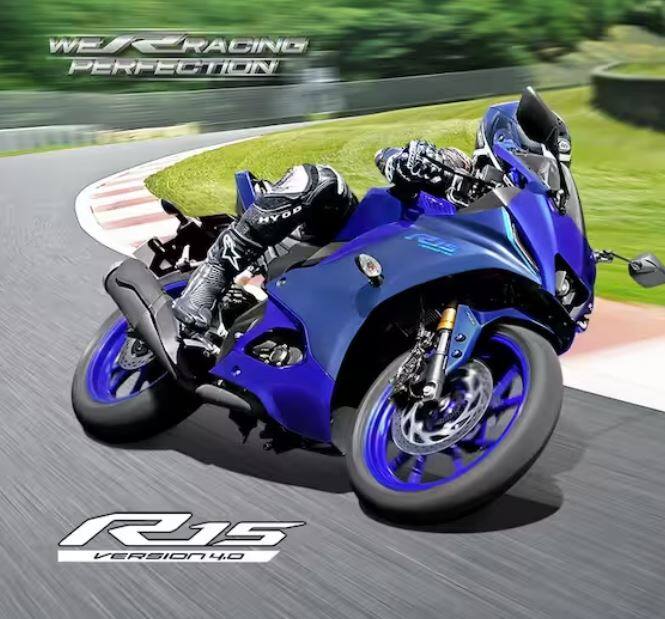 ਪੰਜਵੀਂ ਬਾਈਕ Yamaha R15 V4 ਡਾਰਕ ਨਾਈਟ ਐਡੀਸ਼ਨ ਹੈ। ਇਹ ਬਾਈਕ ਕੰਪਨੀ ਦੀ ਸਪੈਸ਼ਲ ਐਡੀਸ਼ਨ ਬਾਈਕ ਹੈ। ਜਿਸ ਨੂੰ ਪਿਛਲੇ ਮਹੀਨੇ 1.82 ਲੱਖ ਰੁਪਏ ਦੀ ਐਕਸ-ਸ਼ੋਰੂਮ ਕੀਮਤ 'ਤੇ ਲਾਂਚ ਕੀਤਾ ਗਿਆ ਸੀ।