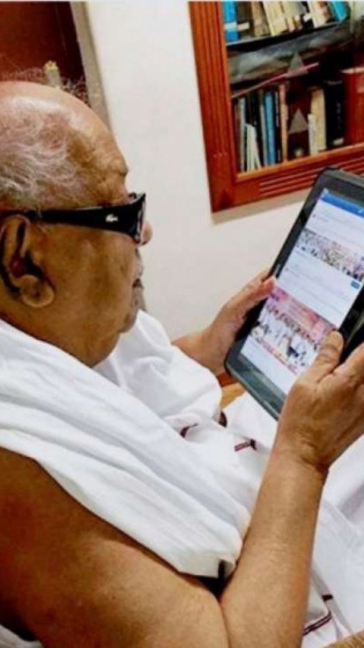 மறைந்த முன்னாள் முதல்வர் கருணாநிதியின் அரிதான புகைப்படங்கள்..