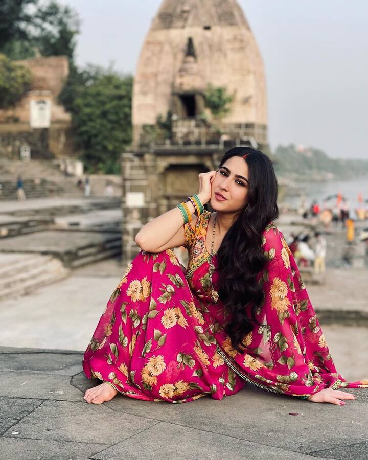 బాలీవుడ్ ఆగ్ర హీరో సైఫ్ అలీ ఖాన్ కూతురు సారా అలీ ఖాన్ కేదార్నాథ్ అనే సినిమాతో హీరోయిన్గా ఎంట్రీ ఇచ్చింది.