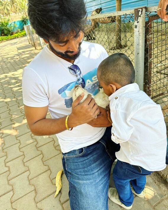 Guppedantha Manasu Mukesh Gowda:  మెడలో కొండచిలువతో 'గుప్పెడంతమనసు' రిషి సార్ (ముఖేష్ గౌడ)
