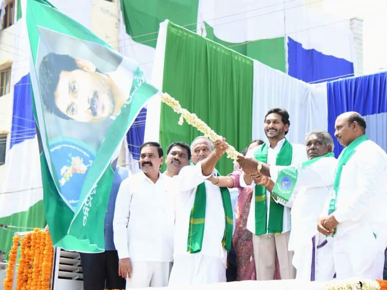 Andhra Pradesh CM Jagan Mohan Reddy Flags Off Tractors, Harvesters Andhra Pradesh CM Jagan Reddy Hands Over Tractors, Other Farm Equipment Worth Rs 361 Cr To Farmers