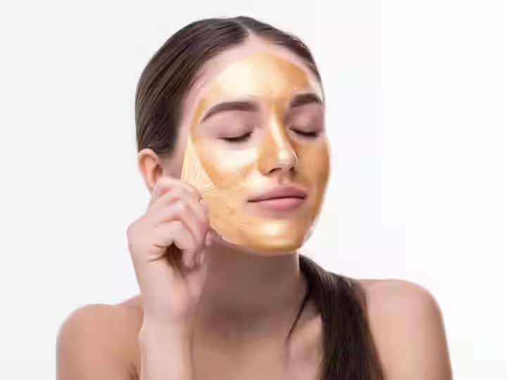 Peel Off Mask For Oily Skin And Dry Skin At Home Know Tips News Marathi Peel Off Mask : आता घरच्या घरीच बनवा  पीलऑफ मास्क, जाणून घ्या कसा बनवावा पीलऑफ मास्क