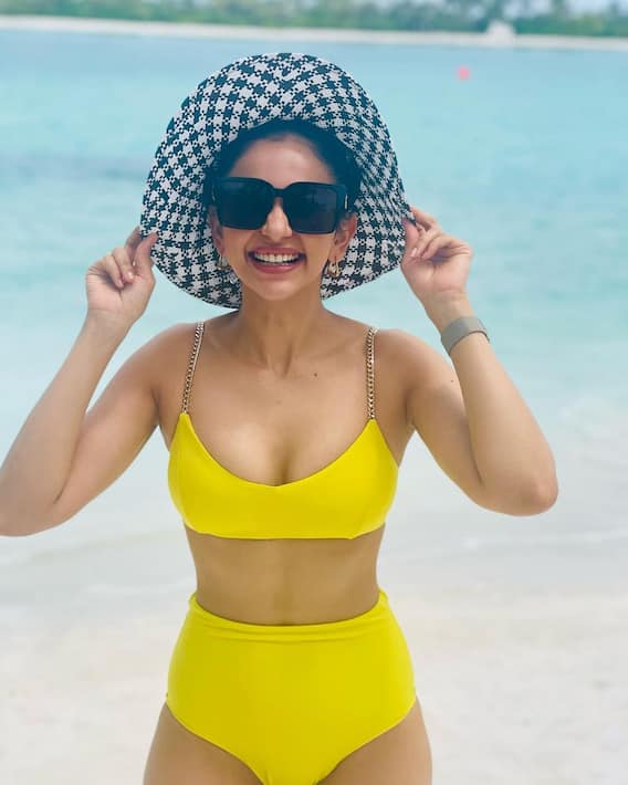 Rakul preet singh : ’அழகே உன் அழகினில் பாதி அதுவே இவ்வுலகத்தின் மீதி..’ நடிகை ரகுல் ப்ரீத் சிங்கின் மாலத்தீவு புகைப்படங்கள்!