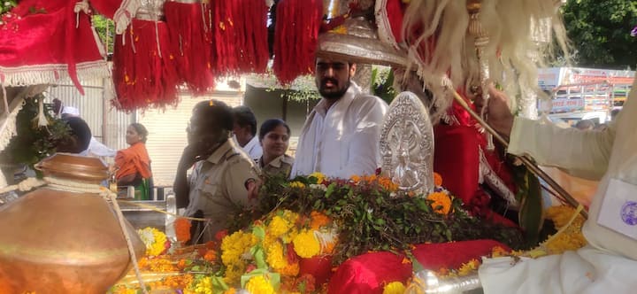 Sant Nivruttinath Palkhi : 'गळ्यात तुळशीमाळा, डोईवर तुळशी वृंदावन, मुखात हरिनाम', त्र्यंबकेश्वरहून निवृत्तीनाथ पालखी सोहळ्याचे पंढरपूरकडे प्रस्थान 