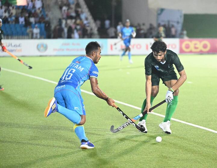 இக்கோப்பைக்கான இறுதிப்போட்டியில் நேற்று இந்தியா மற்றும் பாகிஸ்தான் அணிகள் மோதின.