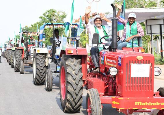 వైఎస్సార్ యంత్రసేవా పథకం ప్రారంభం- గుంటూరులో ఎటు చూసినా ట్రాక్టర్లే