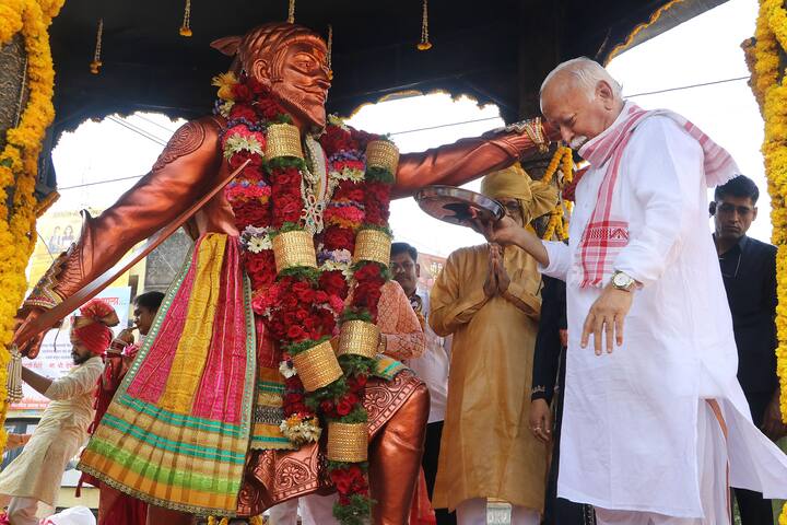 देशभरात आज शिवराज्याभिषेक सोहळ्याचा उत्साह दिसून आला. राज्यभरात वेगवेगळ्या ठिकाणी शिवराज्याभिषेक सोहळ्याचं आयोजन करण्यात आलं.