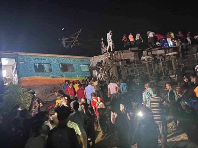 odisha-train-accident-coromandel-express-eye-witness-statement Odisha Train Accident: 'ਅਸੀਂ ਟਰੇਨ 'ਚ ਬੈਠੇ ਸੀ, ਅਚਾਨਕ...', ਟਰੇਨ 'ਚ ਬੈਠੇ ਯਾਤਰੀ ਨੇ ਦੱਸਿਆ ਕਿਵੇਂ ਹੋਇਆ ਹਾਦਸਾ