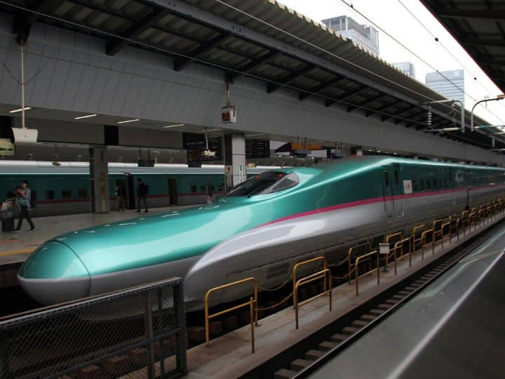 This is the worlds fastest bullet train it disappears in the blink of an eye ये है दुनिया की सबसे तेज़ बुलेट ट्रेन, पलक झपकते ही गायब हो जाती है