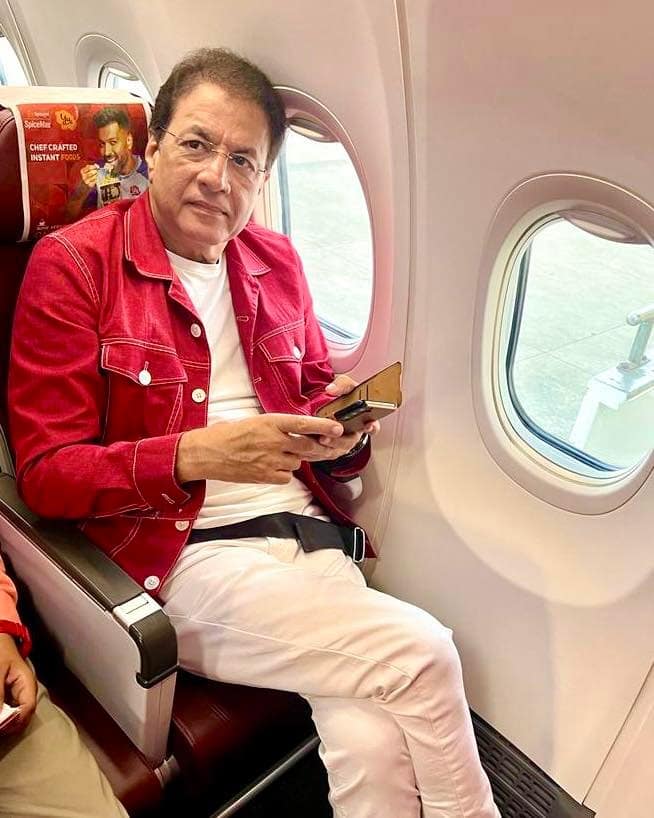 इसी दौरान वहां से एक शख्स गुजर रहा था. जिसने मुझे सिगरेट पीते हुए देख लिया. उस वक्त वो मुझपर काफी गुस्सा हुआ और तमिल में कुछ बड़बड़ाते हुए वहां से निकल गया. लेकिन उसका फेस देखकर मुझे ये समझ आ गया था कि उसने मुझे गाली ही दी है.