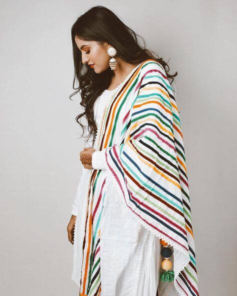 ਕਾਬਿਲੇਗ਼ੌਰ ਹੈ ਕਿ ਬਾਣੀ ਸੰਧੂ ਤੇ ਜੈ ਰੰਧਾਵਾ ਸਟਾਰਰ ਫਿਲਮ 'ਮੈਡਲ' ਦਾ ਲੋਕ ਬੇਸਵਰੀ ਨਾਲ ਇੰਤਜ਼ਾਰ ਕਰ ਰਹੇ ਸੀ, ਪਰ ਕਿਸੇ ਵਜ੍ਹਾ ਕਰਕੇ ਇਸ ਫਿਲਮ ਦੀ ਰਿਲੀਜ਼ ਡੇਟ ਨੂੰ 3 ਜੂਨ ਤੱਕ ਟਾਲ ਦਿੱਤਾ ਗਿਆ ਹੈ