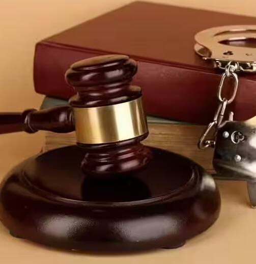 Sedition Law: Sedition law can be retained but with safeguards: Law Commission Sedition Law: દેશદ્રોહ કાયદાને કેટલાક ફેરફાર સાથે યથાવત રાખવો જોઇએ, લૉ કમિશને સરકારને સોંપ્યો રિપોર્ટ