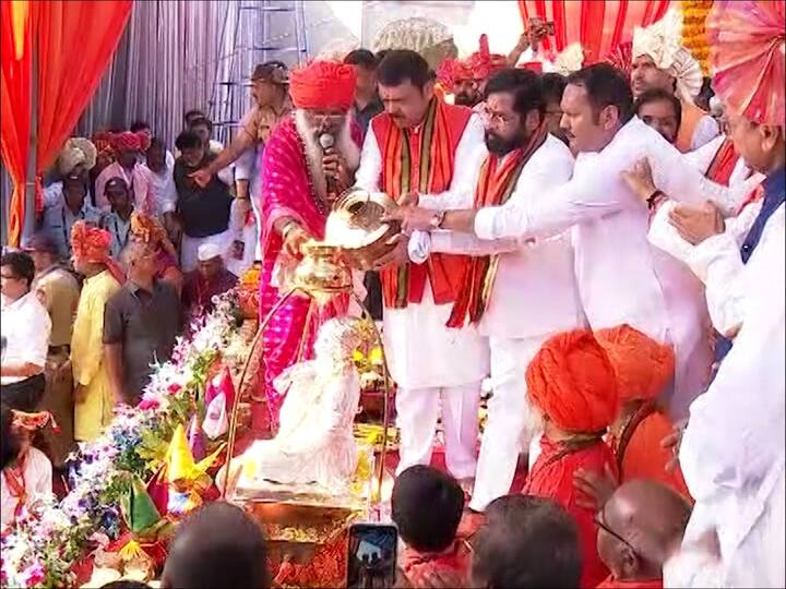 किल्ल्यावर शाही शोभायात्रा काढण्यात आली. किल्ले रायगडावर तत्कालीन राजदरबार उभारण्यात आला आहे, तसेच शिवभक्तांची उत्तम सोयही करण्यात आली आहे.