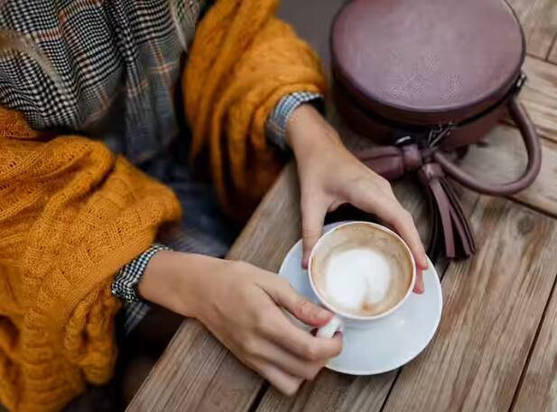 Summer Care Tips must avoid these drink in summer ਗਰਮੀਆਂ 'ਚ ਗਲਤੀ ਨਾਲ ਵੀ ਨਾ ਪੀਓ ਇਹ 4 ਚੀਜ਼ਾਂ…ਸਾਈਡ ਇਫੈਕਟ ਜਾਣ ਕੇ ਤੁਸੀਂ ਵੀ ਹੋ ਜਾਉਂਗੇ ਹੈਰਾਨ