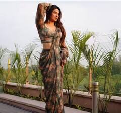 Mahira Sharma : ਅਦਾਕਾਰਾ ਮਾਹਿਰਾ ਸ਼ਰਮਾ ਨੇ ਆਪਣੀਆਂ ਤਸਵੀਰਾਂ ਨਾਲ ਮਚਾਇਆ ਤਹਿਲਕਾ , ਡੀਪਨੇਕ ਬਲਾਊਜ਼ ਨਾਲ ਸਾੜੀ 'ਚ ਦਿਖਾਇਆ ਖੂਬਸੂਰਤ ਲੁੱਕ