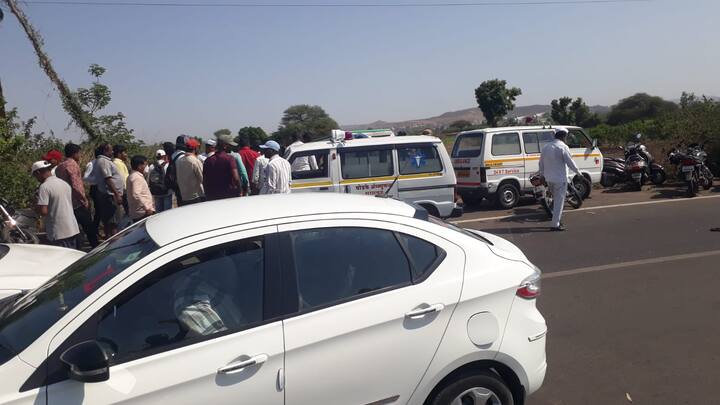 अर्टिगा कार सासवडकडून कापूरहोळच्या दिशेने जात होती तर स्प्लेंड कार कापूरहोळकडून सासवडकडे जात होती.