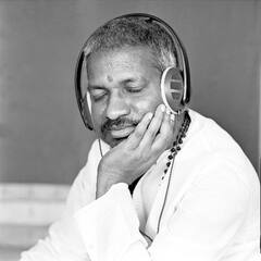 Ilaiyaraja 80: 'எங்கள் வீட்டில் எல்லா நாளும் கார்த்திகை..’ தம்பி குடும்பத்துடன் பிறந்தநாள் கொண்டாடிய இளையராஜா !