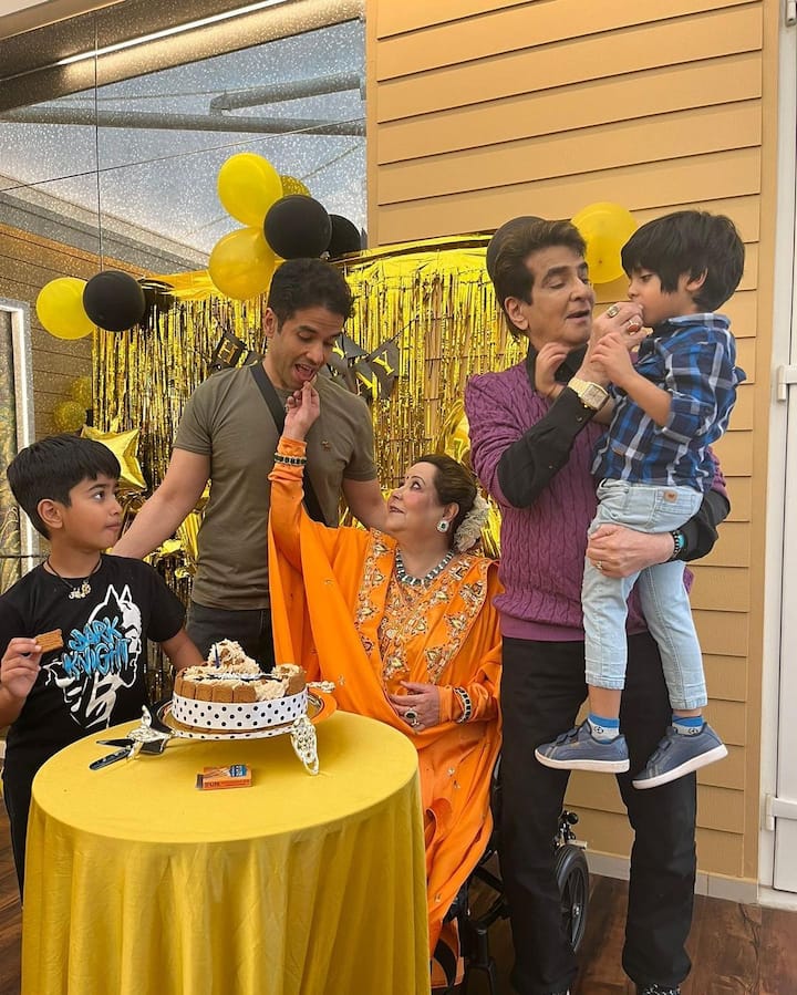 Tushar Kapoor Son Birthday: તુષાર કપૂર આ દિવસોમાં પિતૃત્વનો આનંદ માણી રહ્યો છે. હાલમાં જ તેનો પુત્ર લક્ષ્ય 7 વર્ષનો થયો છે. જેની તુષારે ખૂબ જ ખાસ રીતે ઉજવણી કરી હતી.