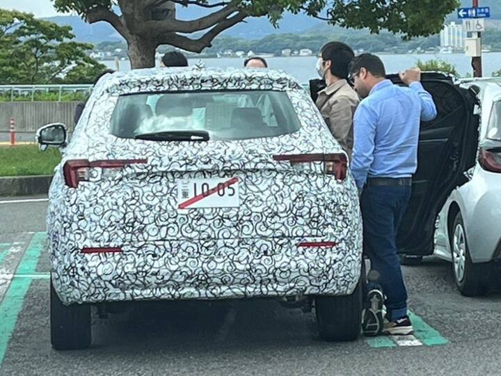 इस लिस्ट में पहला नाम होंडा एलिवेट एसयूवी का है. कंपनी अपनी इस कार को भारत में 6 जून को पेश करने वाली है. कई लेटेस्ट फीचर्स से लैस इस कार को 10-18 लाख रुपये की कीमत में पेश किया जा सकता है.