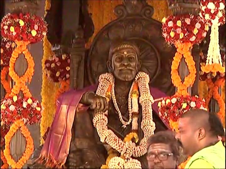 रायगड किल्ले परिसरात जवळपास 2 हजार पोलिसांचा बंदोबस्त तैनात ठेवण्यात आला आहे.