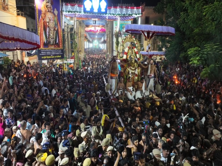 Kanchi Brahmotsavam: காஞ்சியில் பக்தர்கள் அலையில் கருட சேவை ..பரவசம் அடைந்த பக்தர்கள்..!