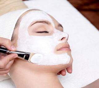 Beauty tips: સ્કિન કાળી પડી ગઇ છે? આ નેચરલ ઉપાયથી ફરીથી મેળવી શકશો પહેલા જેવી ત્વચા