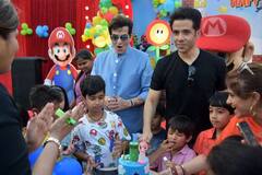 Tusshar Kapoor ने खास अंदाज में मनाया बेटे का सातवां बर्थडे, दादा जितेंद्र के साथ लक्ष्य ने दिए कूल पोज