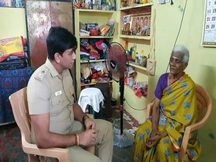 Nagapattinam SP Harsingh visited 77-year-old womans house after her footage went viral on social media teaching many aspiring swimmers TNN Nagapattinam: 77 வயதில் நீச்சலில் அசத்தி பலருக்கும் பயிற்சி கொடுக்கும் மூதாட்டி - நேரில் பாராட்டிய நாகை எஸ்.பி.