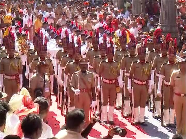 शिवभक्तांच्या आरोग्याची काळजी घेण्यासाठी 24 वैद्यकीय केंद्र तयार करण्यात आली आहेत..