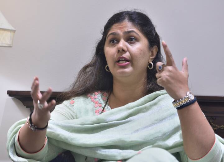 Maharashtra: पंकजा मुंडे की नाराजगी की खबरों पर महाराष्ट्र BJP चीफ का बड़ा बयान, कहा- 'उनके खून में...' Chandrashekhar Bawankule said BJP is in the blood of Pankaja Munde Maharashtra: पंकजा मुंडे की नाराजगी की खबरों पर महाराष्ट्र BJP चीफ का बड़ा बयान, कहा- 'उनके खून में...'