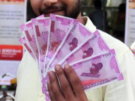 ਬਦਲੇ ਜਾ ਸਕਦੇ ਨੇ ਨੋਟ : ਜਾਣਕਾਰੀ ਦਿੰਦੇ ਹੋਏ RBI ਨੇ ਕਿਹਾ ਹੈ ਕਿ ਤੁਹਾਡੇ ਕੋਲ 23 ਮਈ ਤੋਂ 30 ਸਤੰਬਰ ਤੱਕ ਦਾ ਸਮਾਂ ਹੈ। ਤੁਸੀਂ ਇਸ ਮਿਆਦ ਦੇ ਦੌਰਾਨ ਆਪਣੇ ਨੋਟ ਬੈਂਕ ਵਿੱਚ ਜਮ੍ਹਾ ਕਰਵਾ ਸਕਦੇ ਹੋ ਜਾਂ ਉਹਨਾਂ ਨੂੰ ਬਦਲਵਾ ਸਕਦੇ ਹੋ। ਇਸ ਸਮੇਂ 2000 ਰੁਪਏ ਦੇ ਨੋਟ ਨੂੰ ਬਦਲਣ ਨੂੰ ਲੈ ਕੇ ਲੋਕਾਂ ਦੇ ਦਿਮਾਗ 'ਚ ਕਈ ਸਵਾਲ ਆ ਰਹੇ ਹਨ।