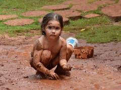 Parenting Tips: શું આપનું બાળક પણ ખાઇ છે માટી, તો આ 4 ઘરેલુ નુસખાથી ગંદી આદતને છોડાવી શકો છો