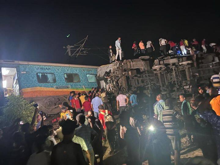 Odisha Train Accident: Express Train met with an accident near Bahanaga railway station in Balasore Odisha Train Accident: ओडिशा के बालासोर में ट्रेन हादसा, कोरोमंडल एक्सप्रेस पटरी से उतरी, 50 यात्रियों की मौत की खबर