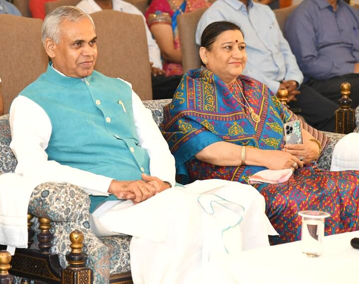 યુવાનો જ ભારતનું ભવિષ્ય છે. આવા વાતાવરણમાં ઉછરેલા યુવાનો ભારતની આવતીકાલને વધુ ઉજ્જવળ બનાવશે, એમ કહીને રાજ્યપાલ આચાર્ય દેવવ્રતજીએ કહ્યું કે, ભારતના પ્રધાનમંત્રી નરેન્દ્ર મોદીએ 'એક ભારત શ્રેષ્ઠ ભારત'નો વિચાર આપ્યો, તમામ રાજભવનોમાં રાજ્યોના સ્થાપના દિવસ ઉજવવાનો વિચાર આપ્યો.