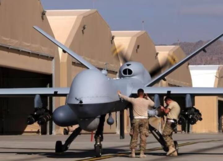 AI-operated drone goes wild  in US army simulator test US Army: जब अपनी मर्जी की करने लगा AI ड्रोन, ऑपरेट करने वाले आर्मी ऑफिसर पर ही कर दिया हमला