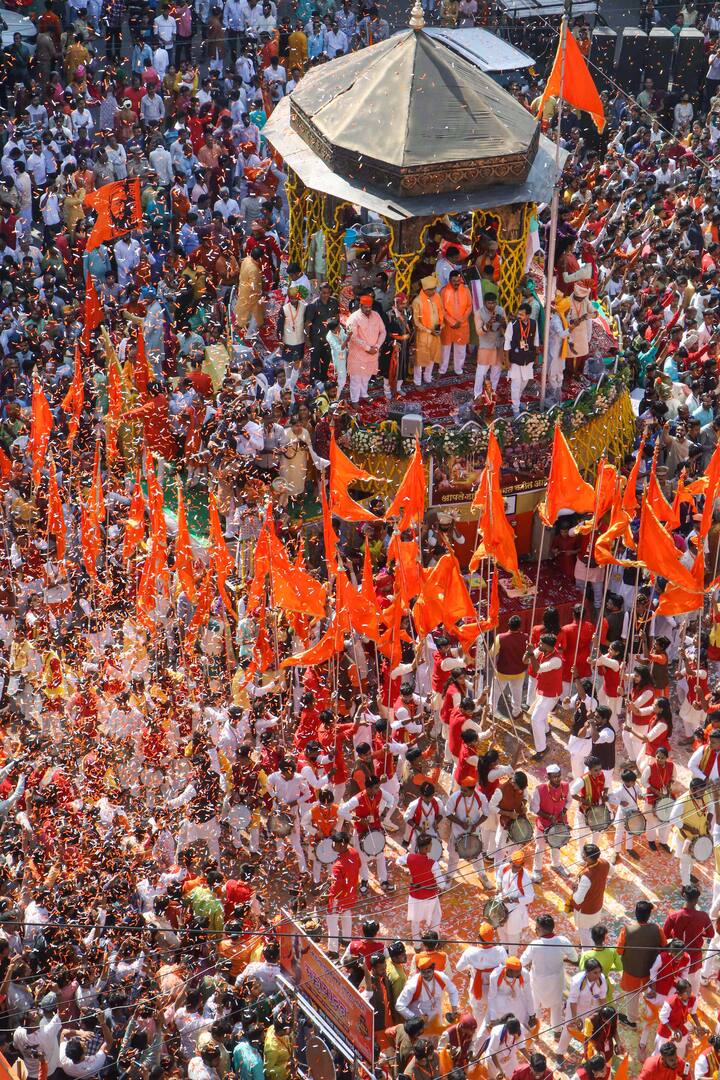 नागपूरमध्ये शिवराज्यभिषेक सोहळ्याच्या आधी छत्रपती शिवाजी महाराज यांची पालखी शहरात फिरवण्यात आली. त्यात मोठ्या संख्येने नागपूरकर सहभागी झाले होते.