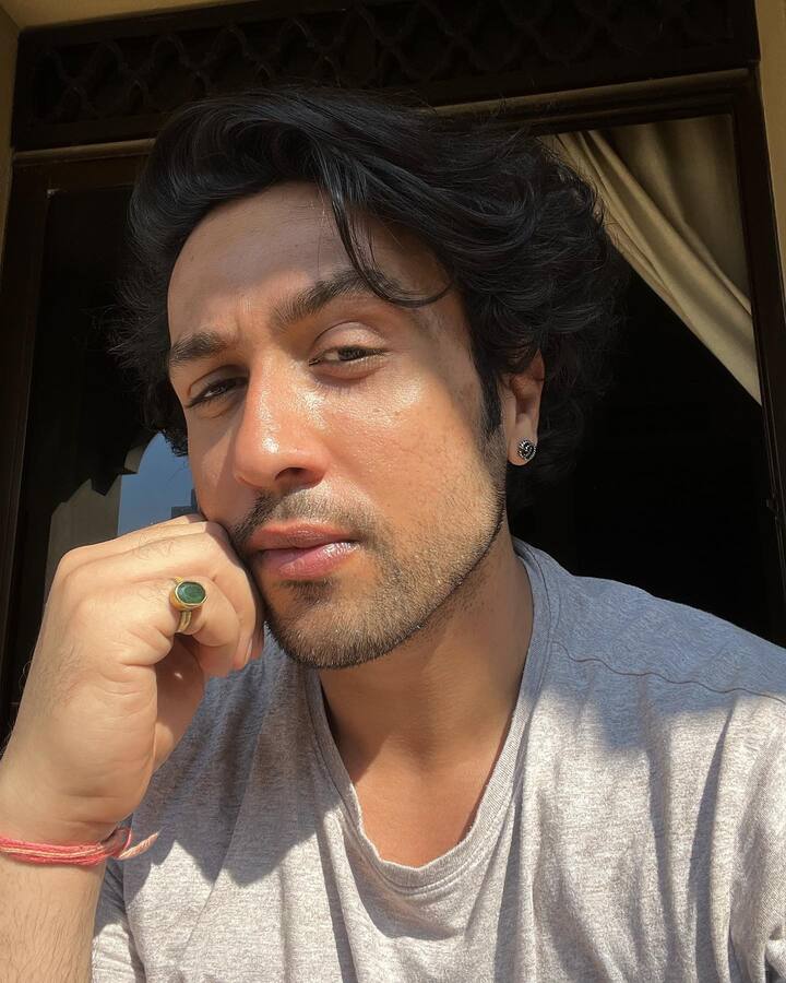 अध्ययन ने कहा कि, आपके लाइफ में ऐसा कोई जरूर होना चाहिए. जो आपके मन की बात सुने और उन्हें समझ सके. मैंने उस वक्त डॉक्टर्स की मदद भी ली थी. लेकिन फैमिली और दोस्तों ने मेरा बहुत साथ दिया था. इसी वजह से मैं एक्टिंग में वापस लौट सका हूं.