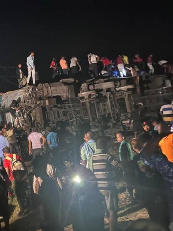 ओडिशा ट्रेन हादसा: 50 की मौत, 300 से ज्यादा घायल, दिखा खौफनाक मंजर