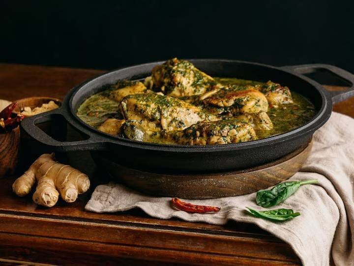 पहले इस इसमें चिकन को मैरिनेट करने के लिए रख दें. यह स्वादिष्ट टिक्का, कॉकटेल, इवनिंग स्नैक्स, लंच और यहां तक कि डिनर में भी आजमा सकते हैं. यह कबाब किटी पार्टियों, बारबेक्यू पार्टियों, बुफे और पारिवारिक समारोह के लिए बेस्ट है. सबसे पहले चिकन ब्रेस्ट को टिक्का के टुकड़ों में काट लें.