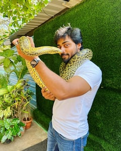 Guppedantha Manasu Mukesh Gowda: మెడలో కొండచిలువతో 'గుప్పెడంతమనసు' రిషి సార్ (ముఖేష్ గౌడ)