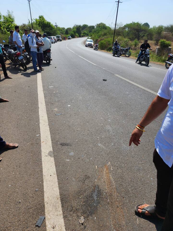 दोन्ही वाहनांची नारायणपूरजवळ जोरदार धडक झाली.