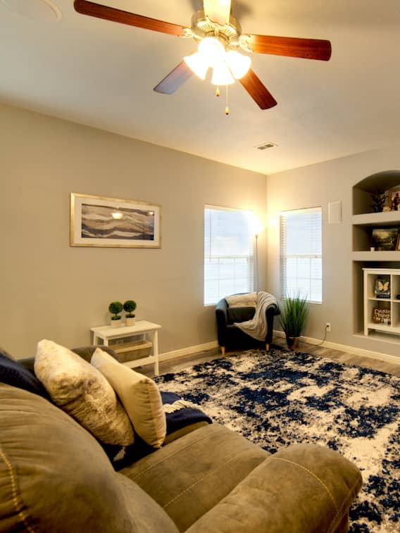 पंखे की गर्म हवा बना सकती है बीमार, ऐसे बचें