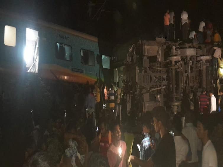 Odisha Train Accident Govt Issues Emergency Control Room Contact Details Phone Number Know Details Coromandel Express Accident: சென்னை நோக்கி வந்து கொண்டிருந்த கோரமண்டல் எக்ஸ்பிரஸ் விபத்து...அவசர உதவி எண் அறிவிப்பு..!