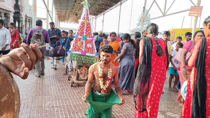 முருகப்பெருமானின் அறுபடை வீடுகளில் இரண்டாம் படை வீடான திருச்செந்தூரில், மக்கள் பலரும் சுவாமியை தரிசித்து வருகின்றனர்.