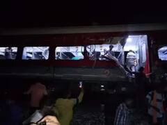 Odisha Train Accident: कोरोमंडल एक्स्प्रेसची मालगाडीला धडक; पाहा भीषण रेल्वे अपघाताचे फोटो